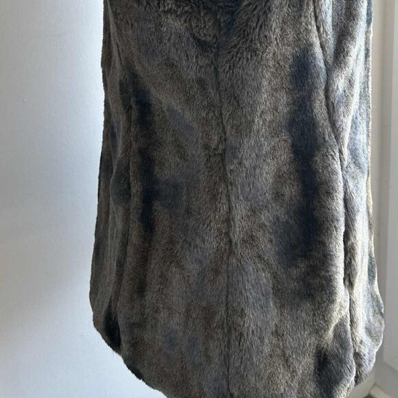 Danier Espresso Faux Fur Sculpted Hood Zip Vest with Metal Toggles – US S - Picture 9 of 12